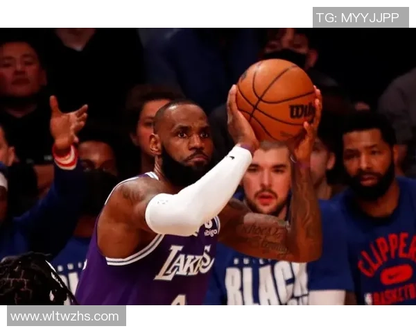 湖人对决快船狗爷的精彩较量揭示洛杉矶篮球的激情与荣耀